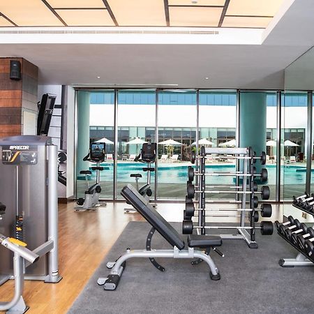 Al Jaddaf Rotana Suite Hotel Dubai Luaran gambar The gym at the hotel